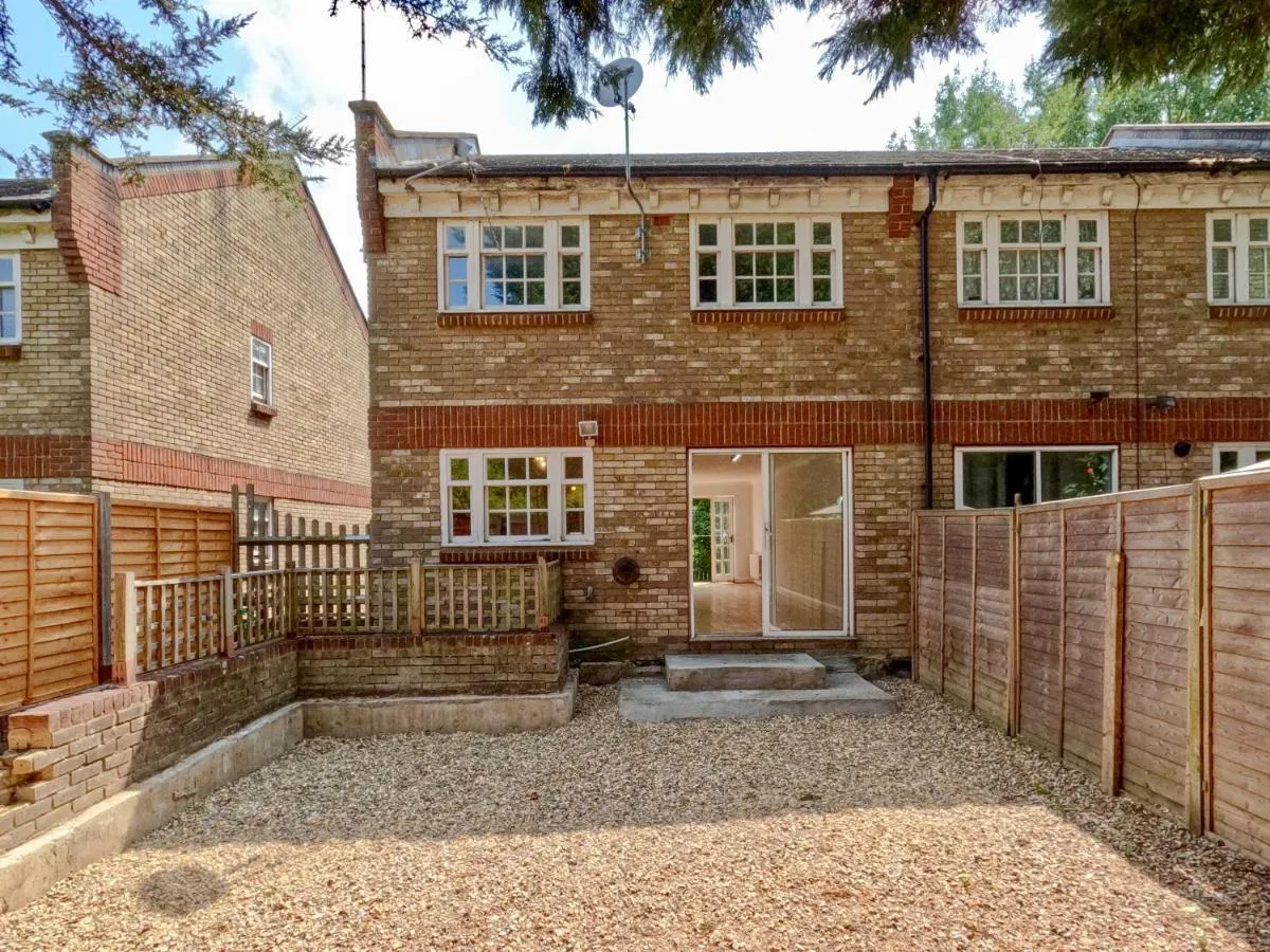Image 3 of Stunning 3Bed 2bath family home with Garden