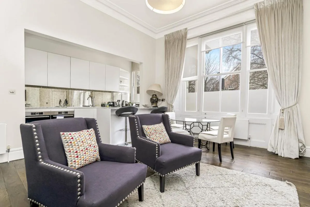 Image 4 of Stunning 3 Bed Apartment Paddington