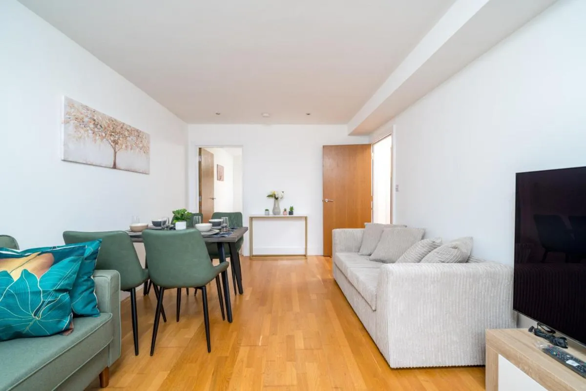 Image 5 of Stunning 3 Bedroom Flat, with Parking, Sleeps Six, Near Greenwich Park