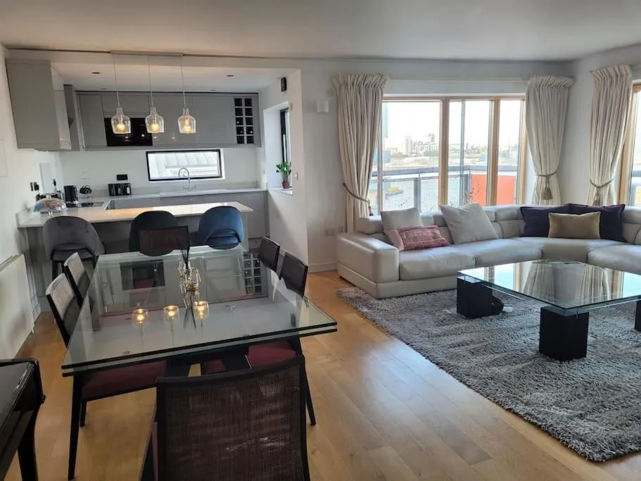 Image 4 of Stunning 3 Double Bedroom Apt in Greenwich near O2