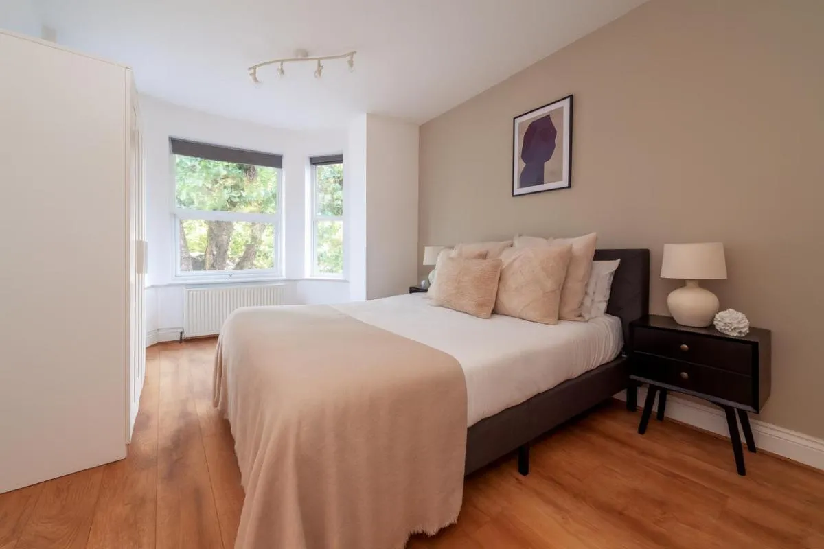 Image 5 of Stunning 4 bed flat in wood green