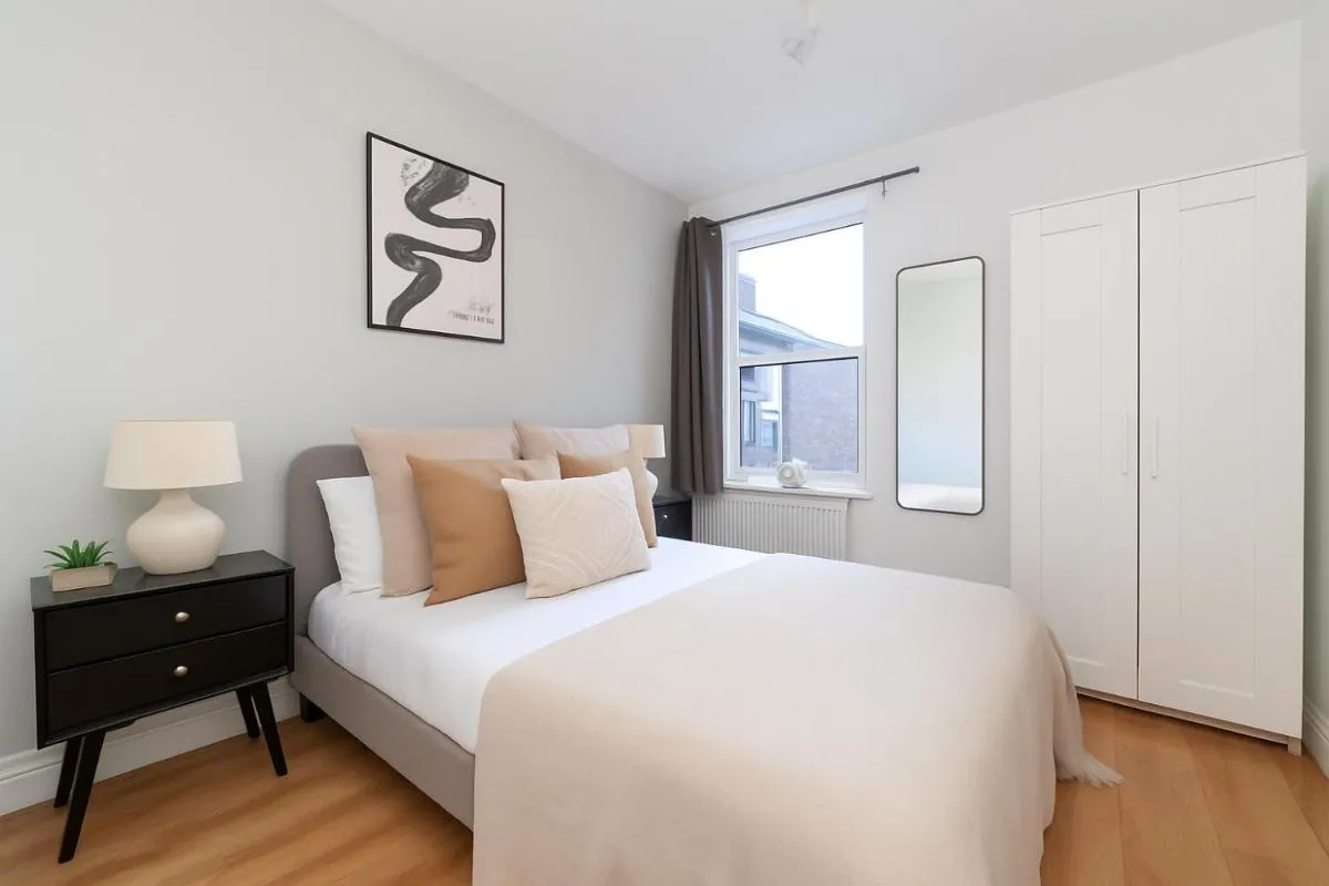 Image 3 of Stunning 4 bed flat in wood green