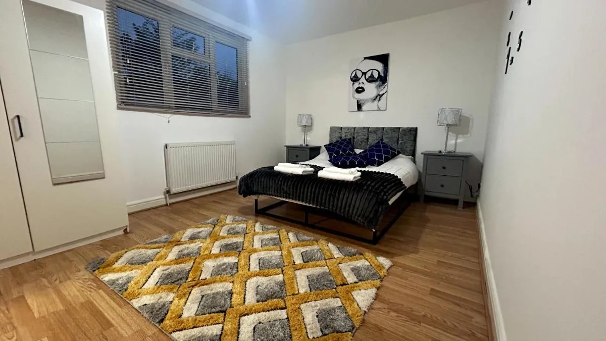 Image 5 of Stunning 5 Bedroom Apartment in Mill Hill Broadway with parking