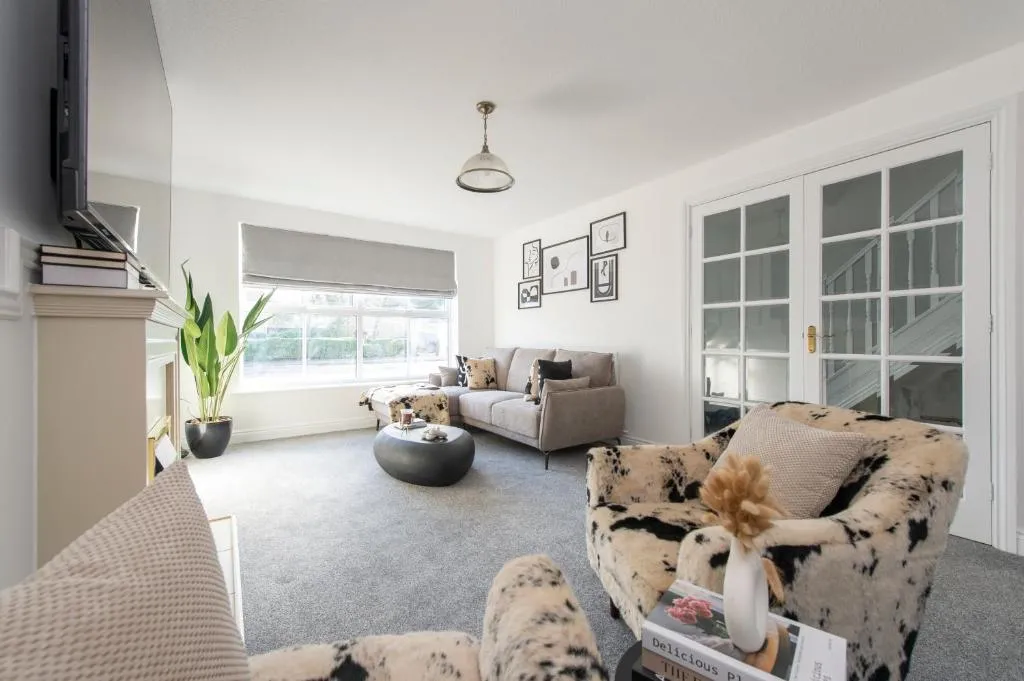 Image 1 of Stunning 5 bedroom detached house in Hornchurch