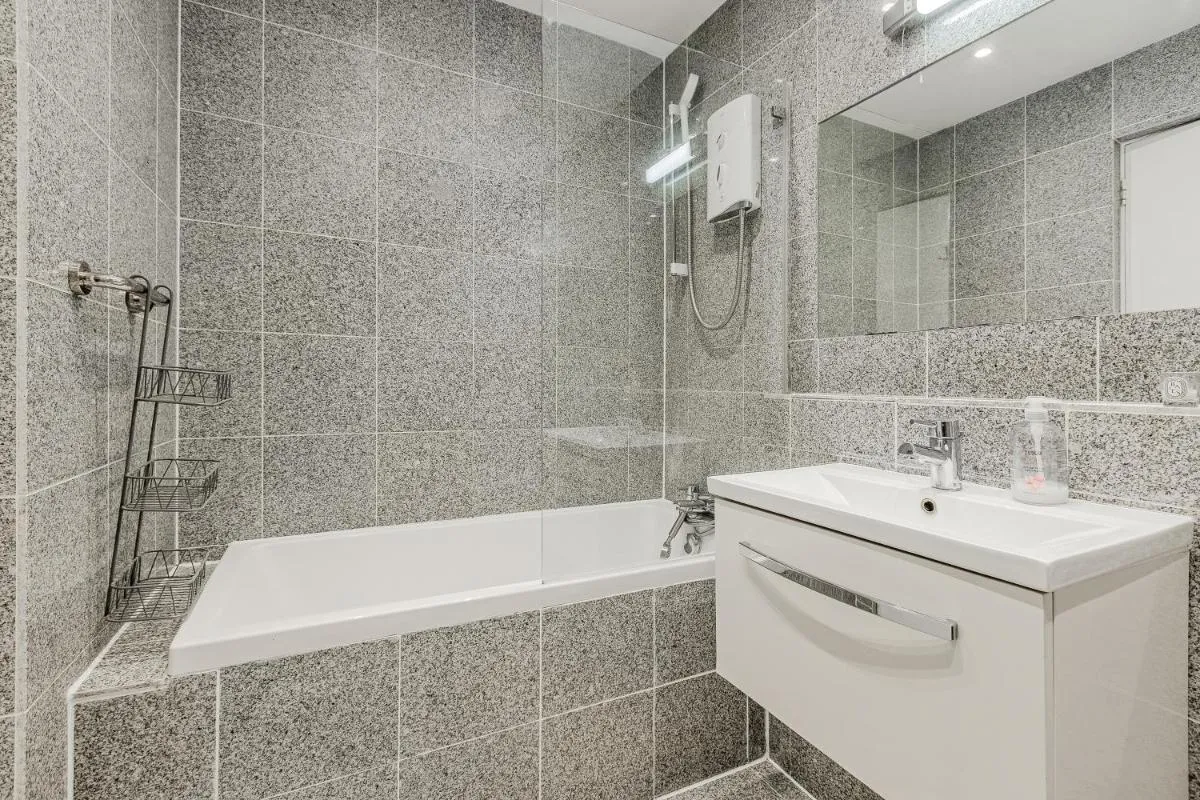 Image 3 of Stunning Central 2BR Flat btw Soho & Covent Garden