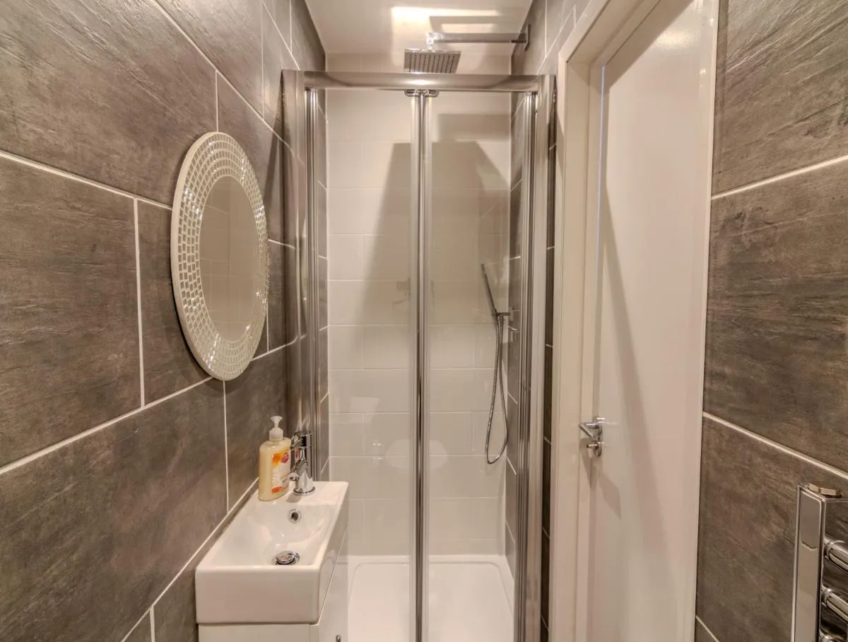 Image 3 of Stunning Ensuite Room