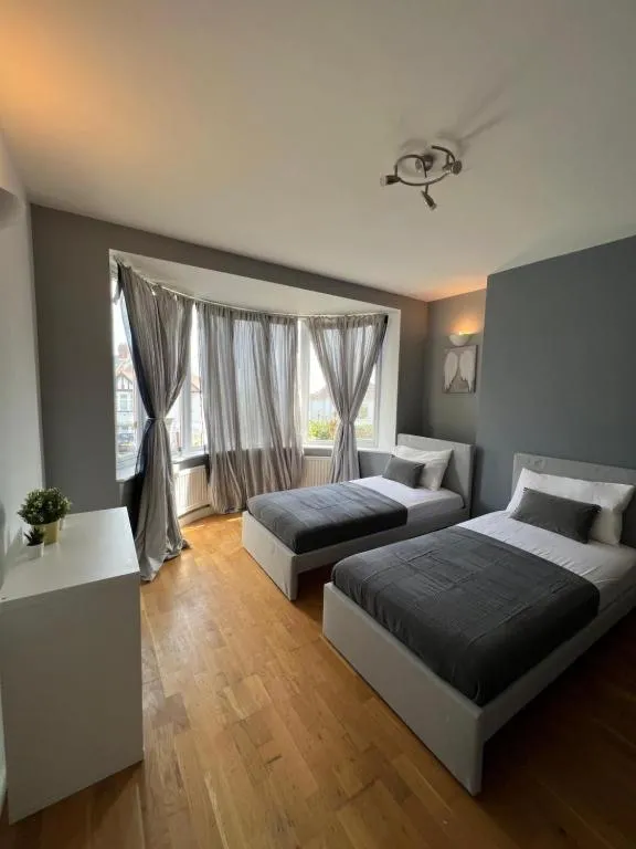 Image 4 of Stunning House 15 min from Wembley arena