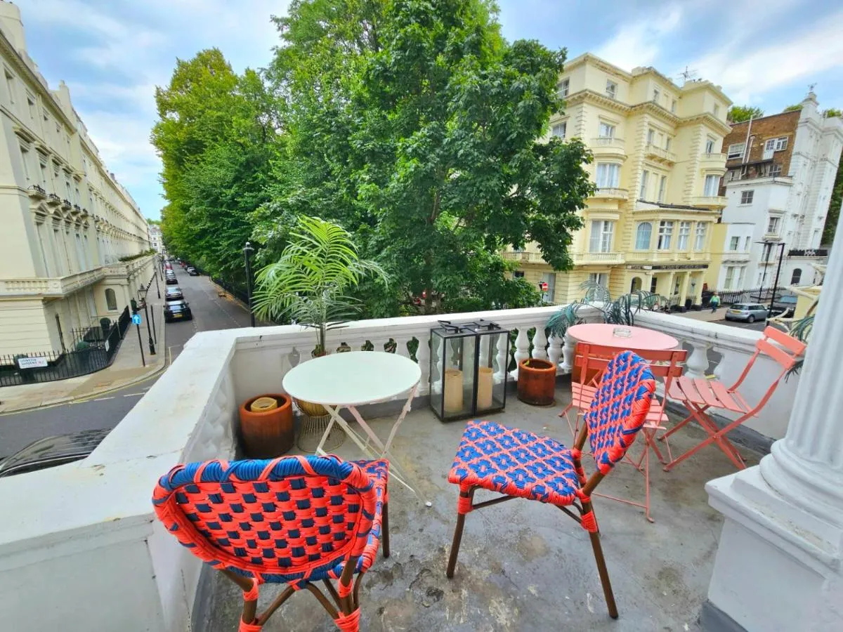 Image 3 of Stunning Hyde Park Home with Private Balcony & Lift Elevator Access