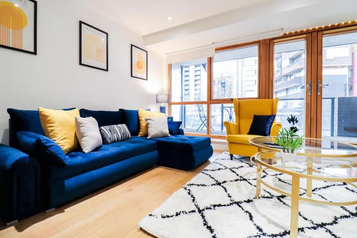 Image 3 of Stunning London Bridge Flat with Balcony – Close to Borough Market