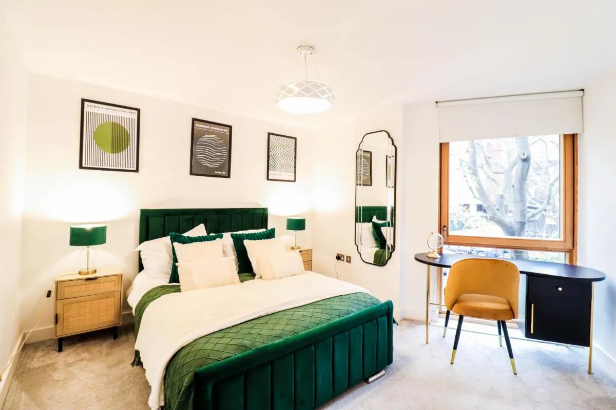 Image 5 of Stunning London Bridge Flat with Balcony – Close to Borough Market