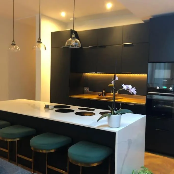 Image 1 of Stunning Modern Large 5 Bed House Willesden