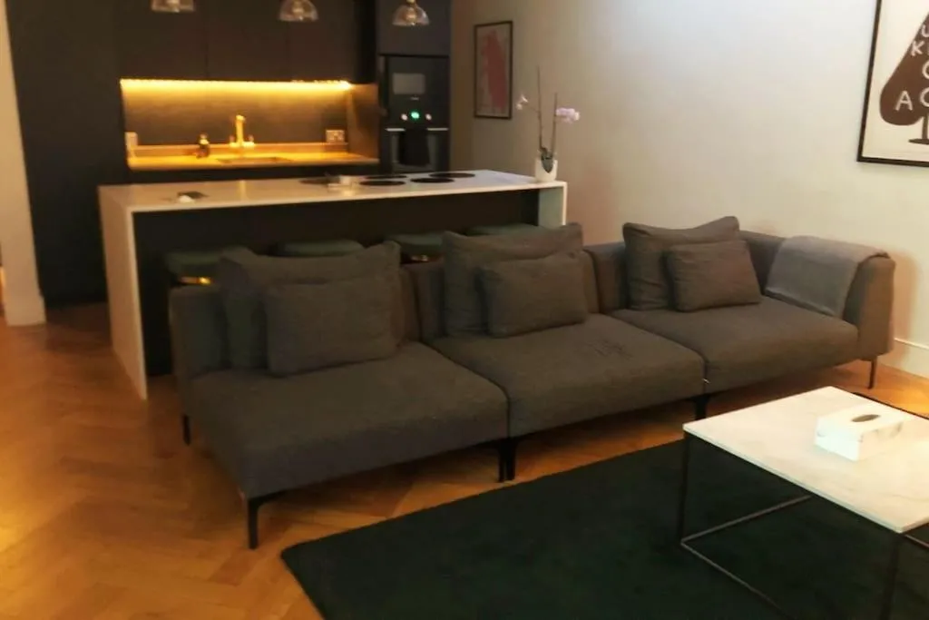 Image 4 of Stunning Modern Large 5 Bed House Willesden