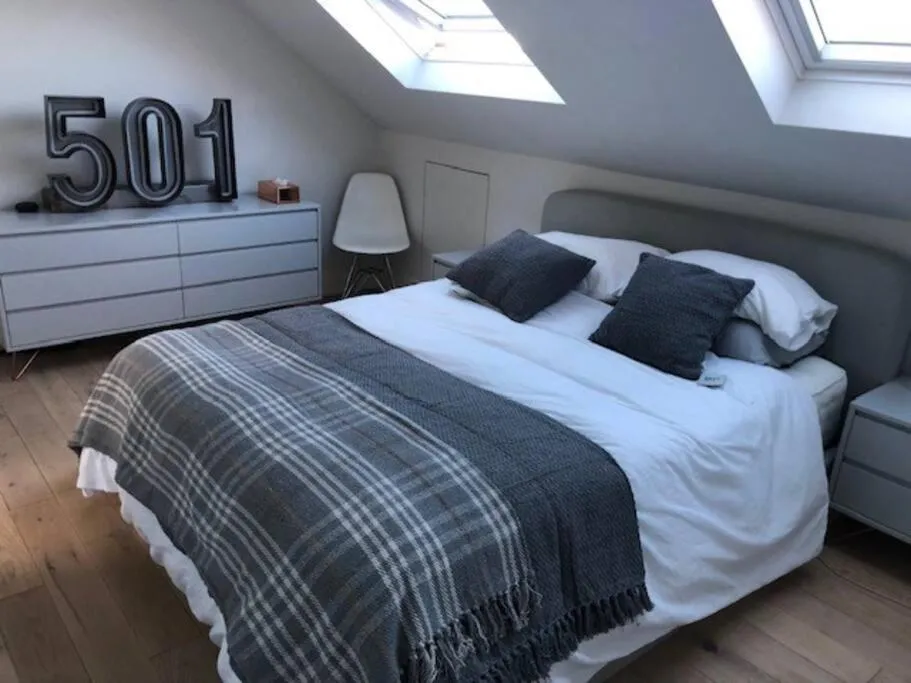 Image 3 of Stunning Modern Large 5 Bed House Willesden
