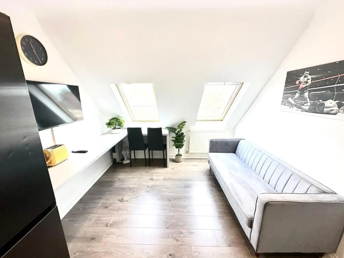 Image 5 of Stunning Modern, Private Apartment,15 Mins To Central London