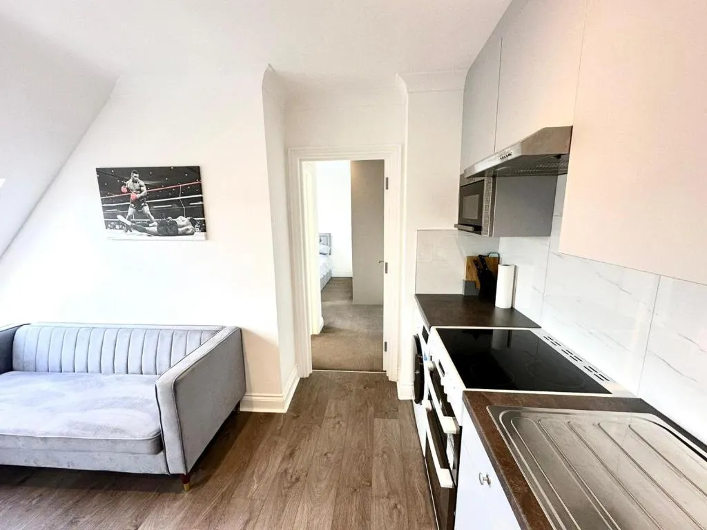 Image 1 of Stunning Modern, Private Apartment,15 Mins To Central London