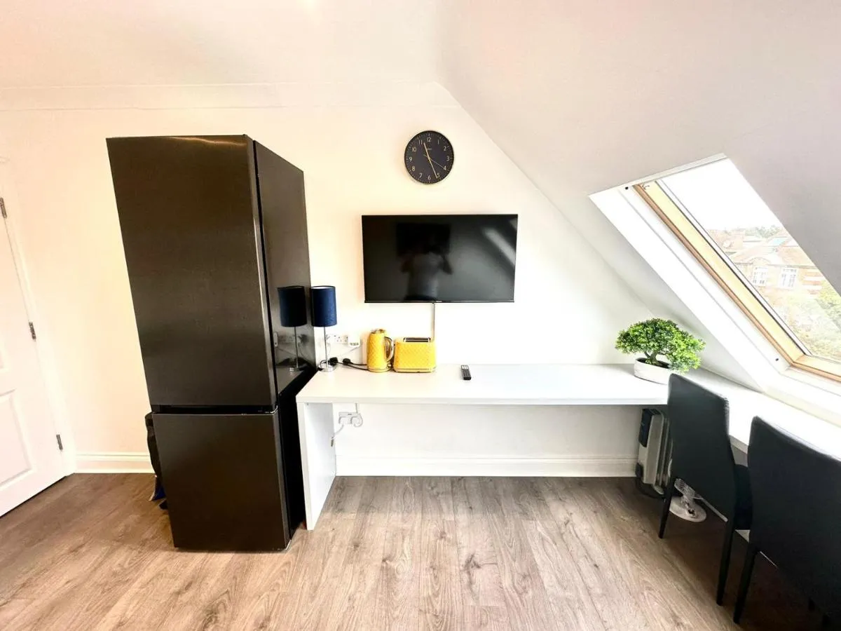 Image 4 of Stunning Modern, Private Apartment,15 Mins To Central London