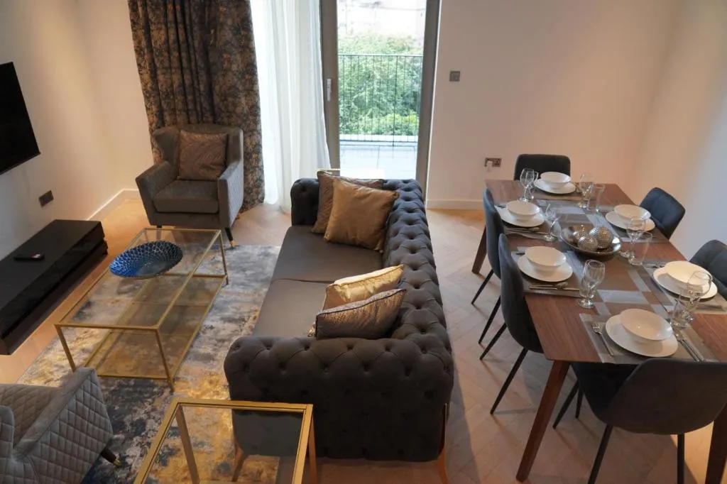 Image 1 of Stunning Morden Apartment Zone 3 Free Parking Prime location Sleeps Upto 6