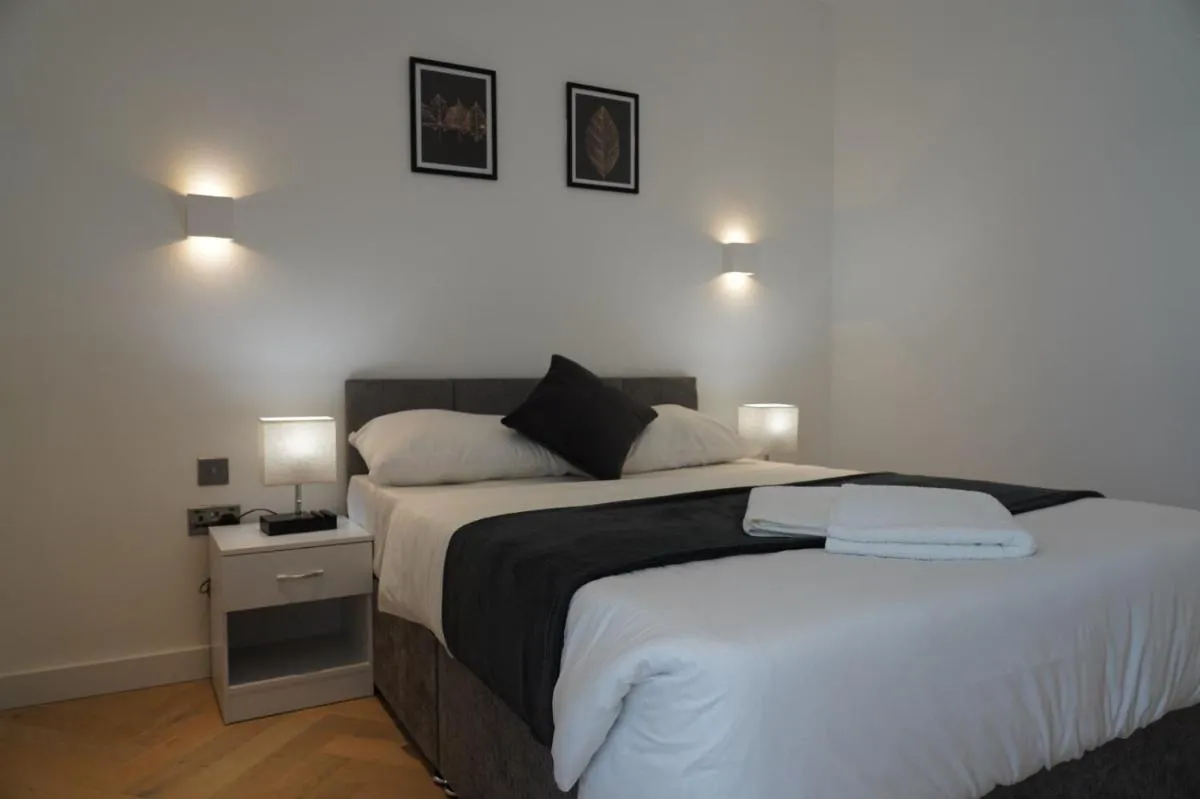 Image 2 of Stunning Morden Apartment Zone 3 Free Parking Prime location Sleeps Upto 6