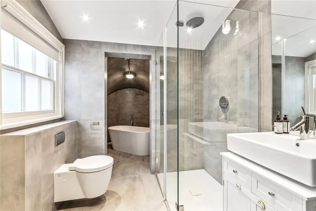 Image 3 of Stunning Notting Hill, 3 BD, fine Street, Garden