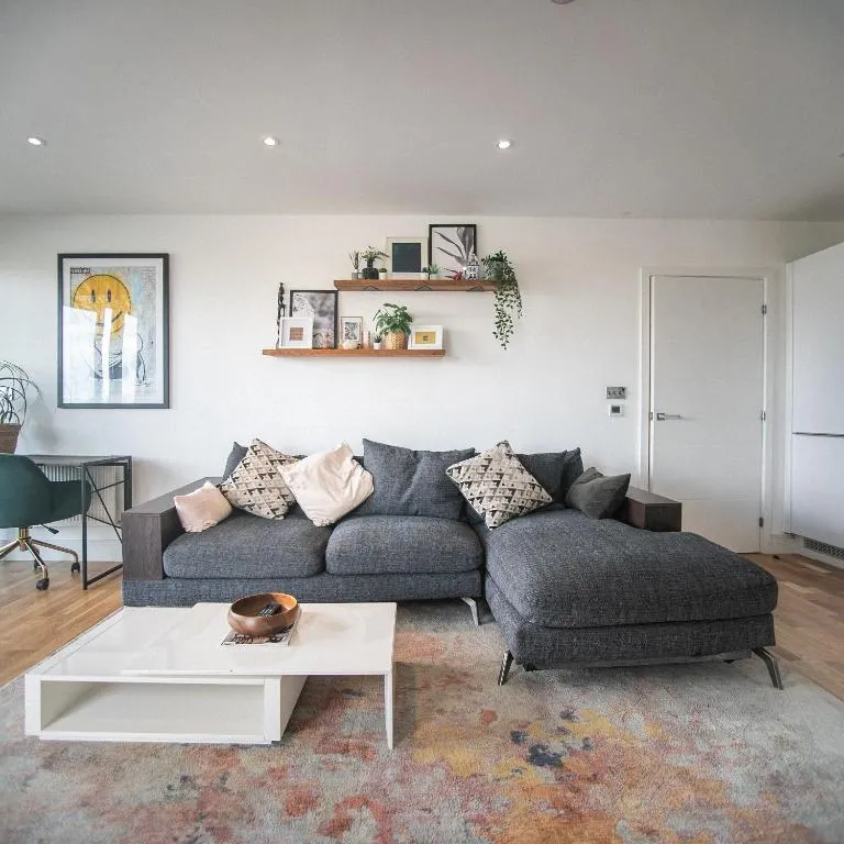 Image 4 of Stunning Riverside View Apartment, near Canary Wharf & O2