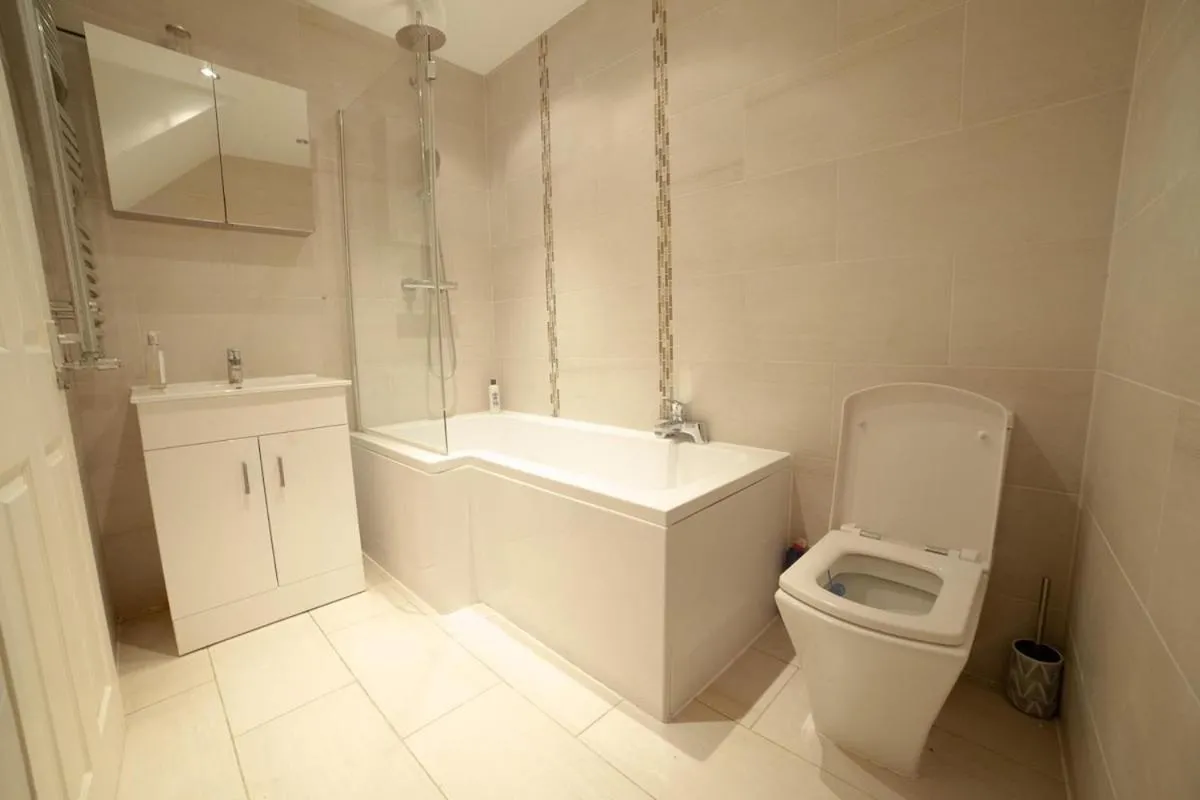 Image 3 of Stunning Split-Level Apartment in Heart of Fulham