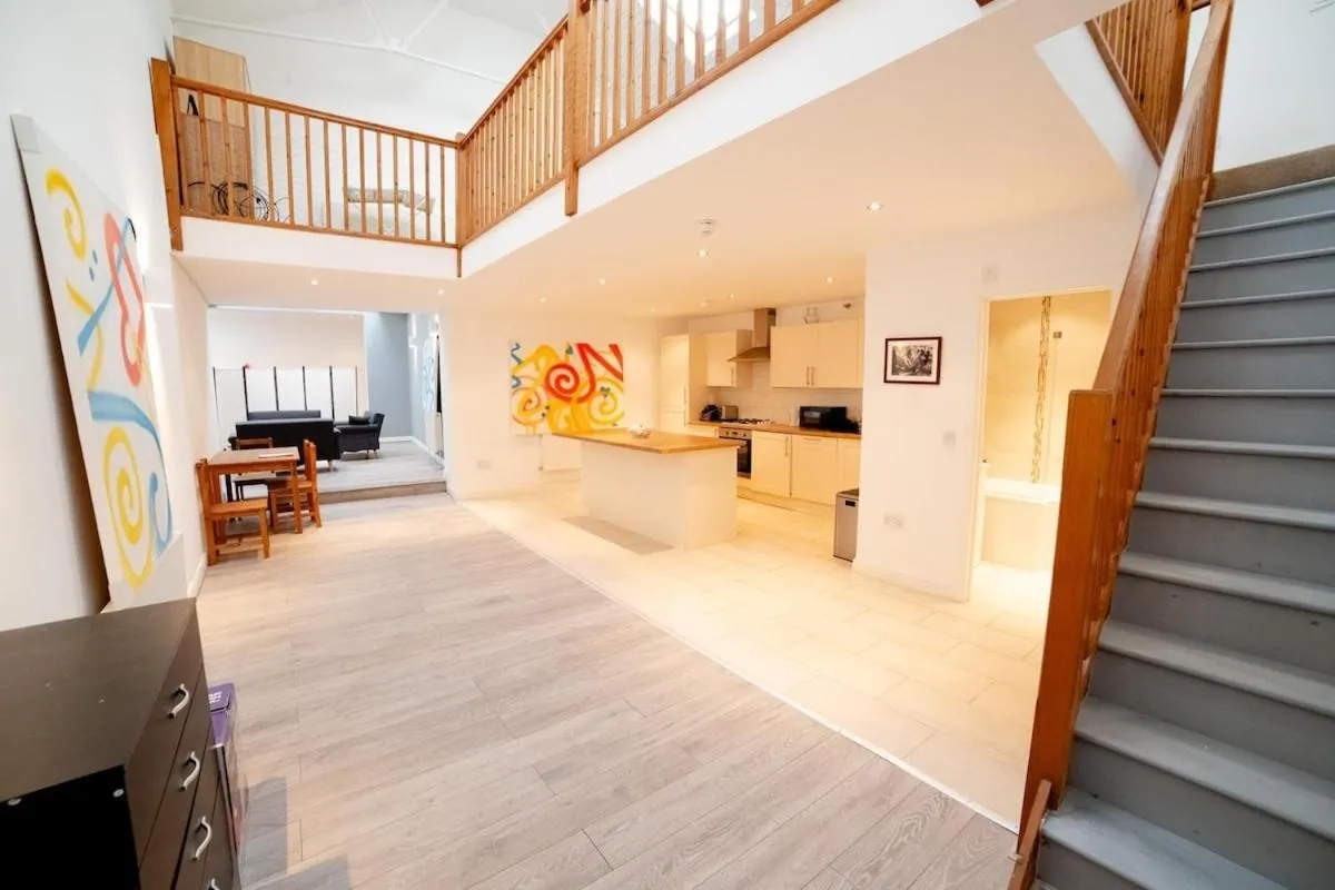 Image 4 of Stunning Split-Level Apartment in Heart of Fulham