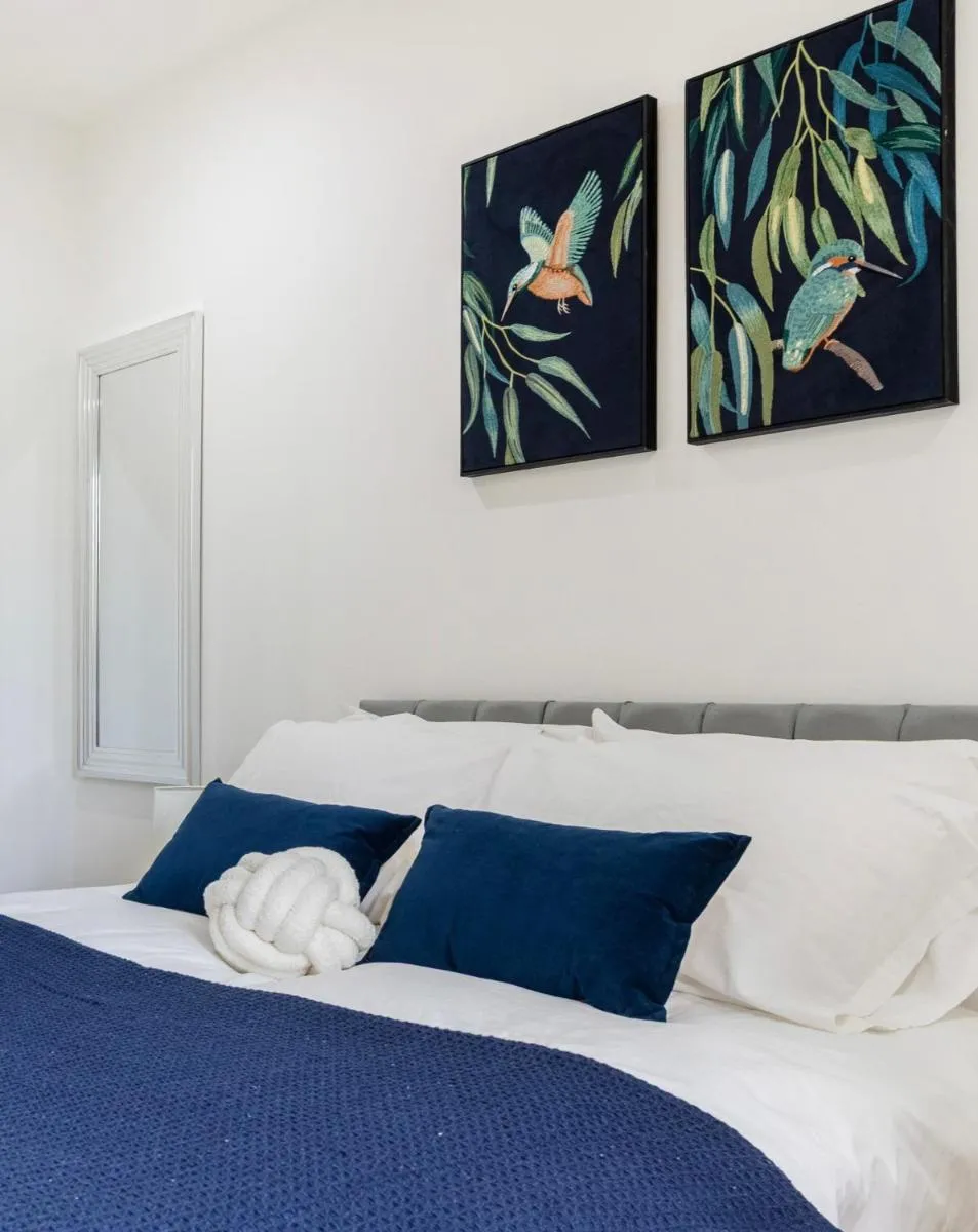 Image 4 of Stunning Studio Flat Minutes from Lewisham Station With View