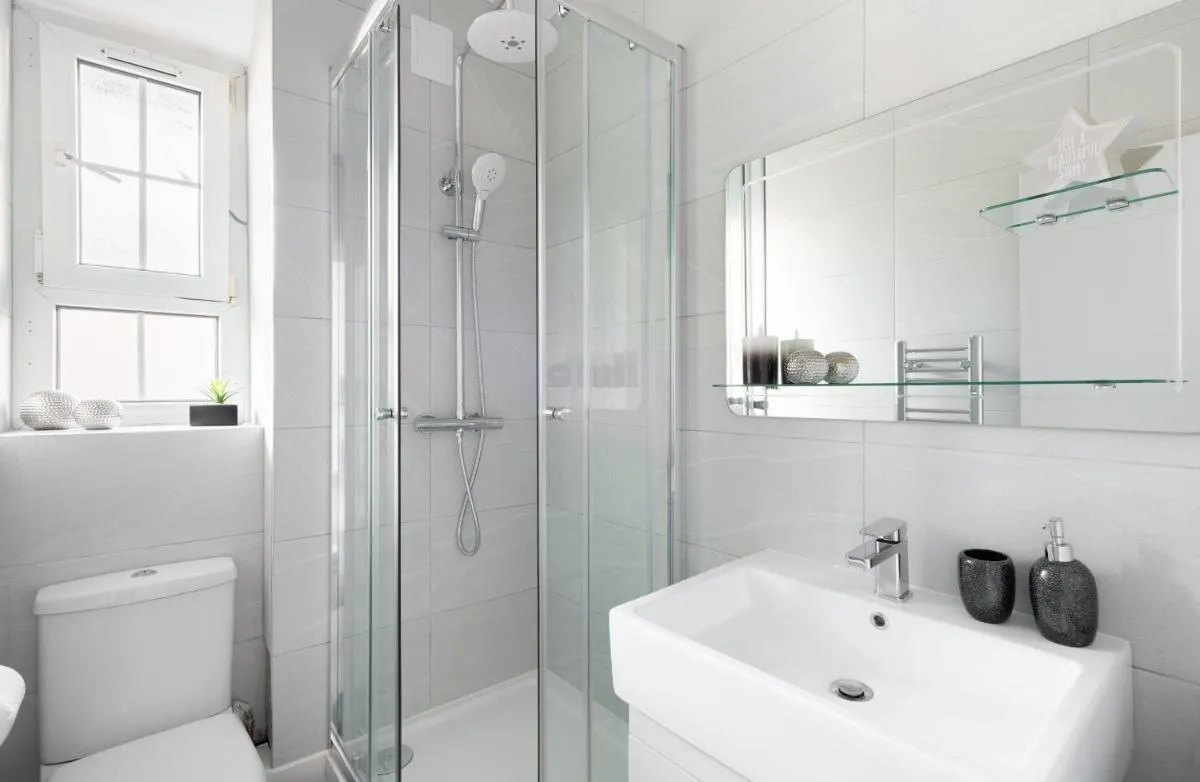 Image 3 of Stunning and Spacious 4 Bed Apr next to BrickLane