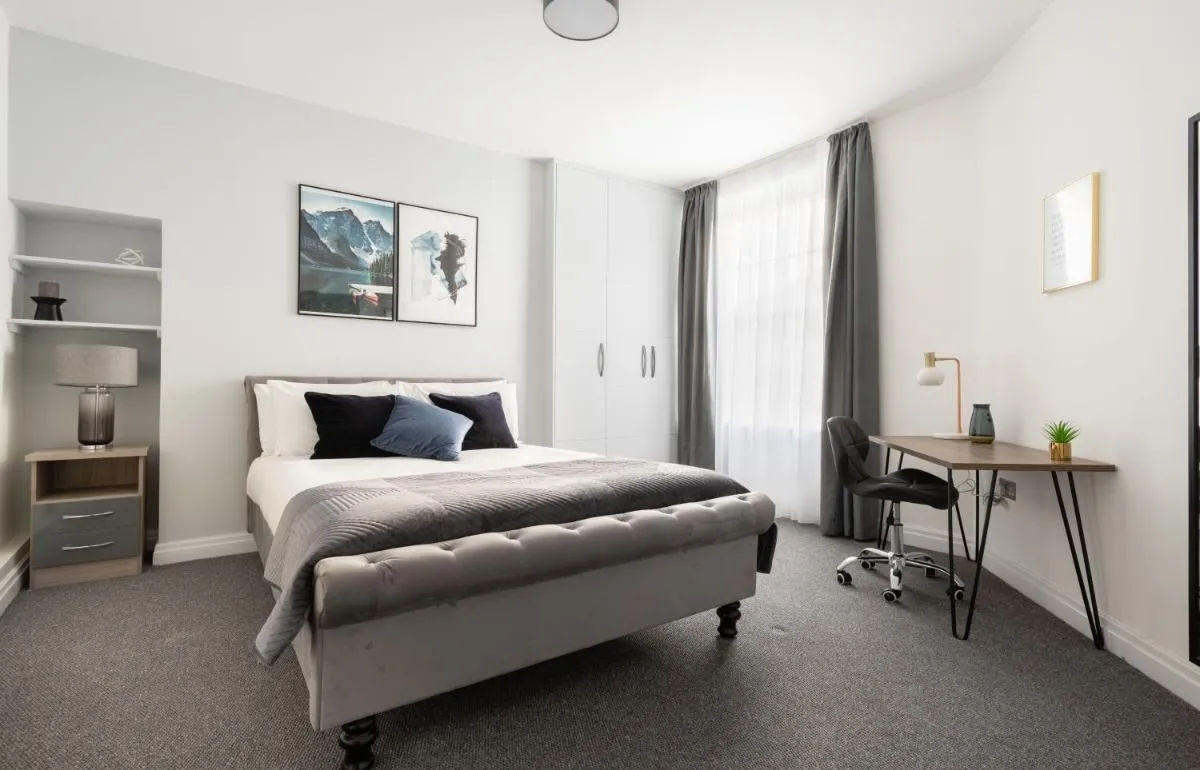 Image 5 of Stunning and Spacious 4 Bed Apr next to BrickLane