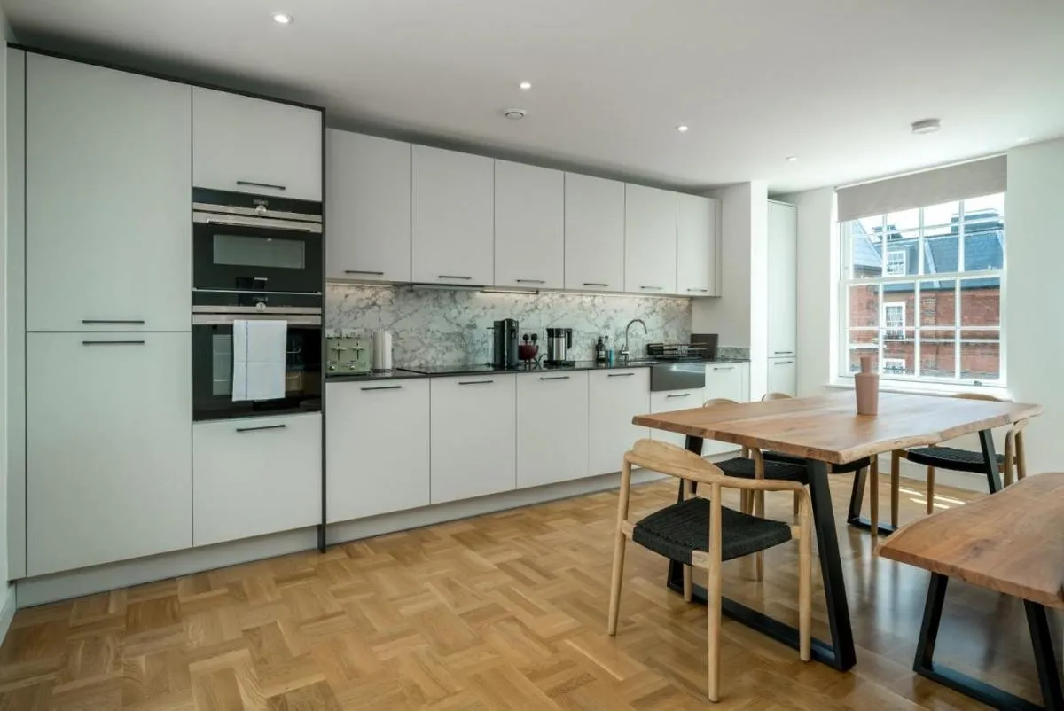 Image 4 of Stunning flat near Holland Park