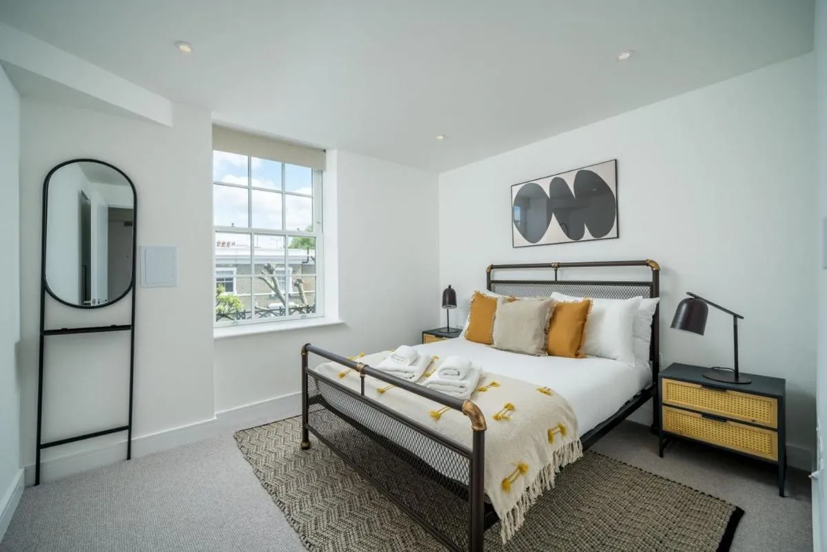 Image 3 of Stunning flat near Holland Park