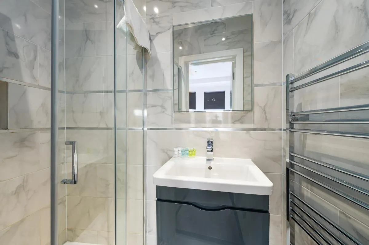 Image 3 of Stunningly Luxurious London Apartment (MHB350)
