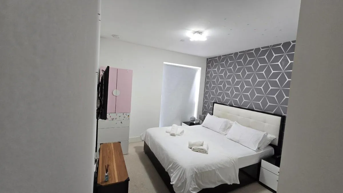 Image 3 of Stylish 1BDR Gated Flat Harrow on the Hill