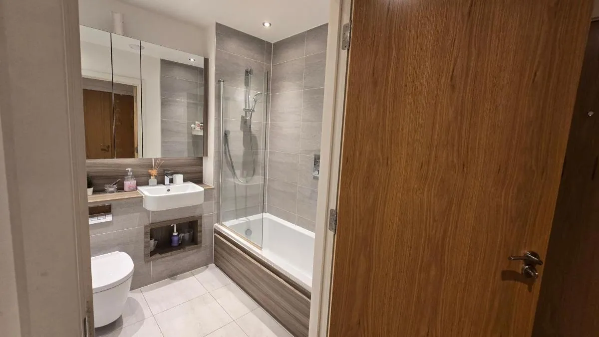 Image 5 of Stylish 1BDR Gated Flat Harrow on the Hill