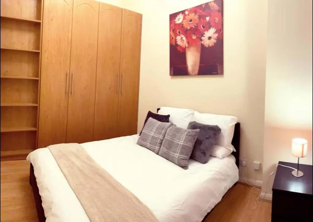 Image 1 of Stylish 1-Bed Flat in Chelsea Near Sloane Square