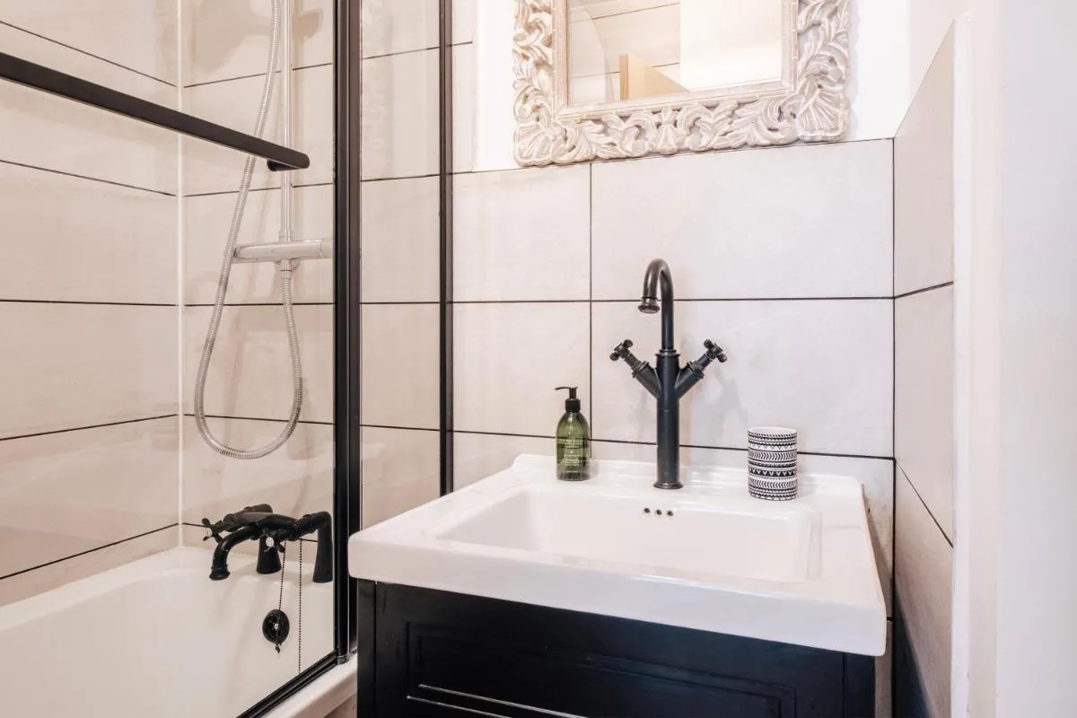 Image 3 of Stylish 1 Bed Flat Zone 2 Hampstead Swiss Cottage