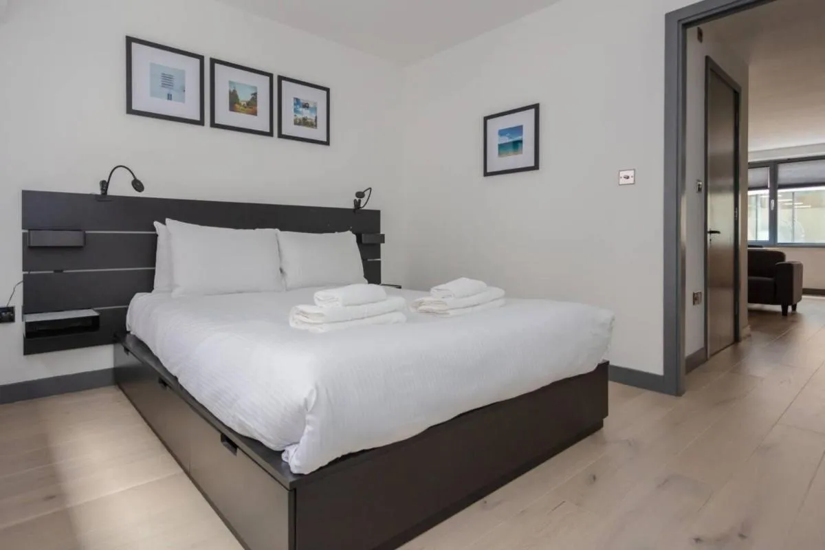Image 2 of Stylish 1 Bedroom Apartment in Holborn in a Great Location