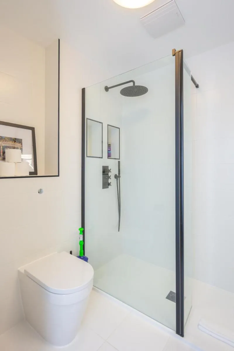 Image 4 of Stylish 1 Bedroom Apartment in Holborn in a Great Location