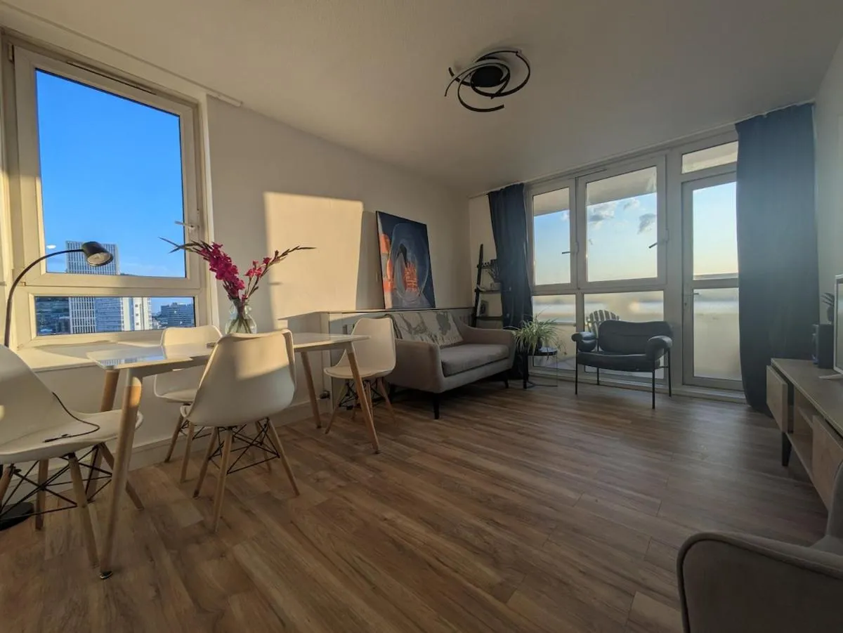Image 3 of Stylish 1 Bedroom Flat in Old Street