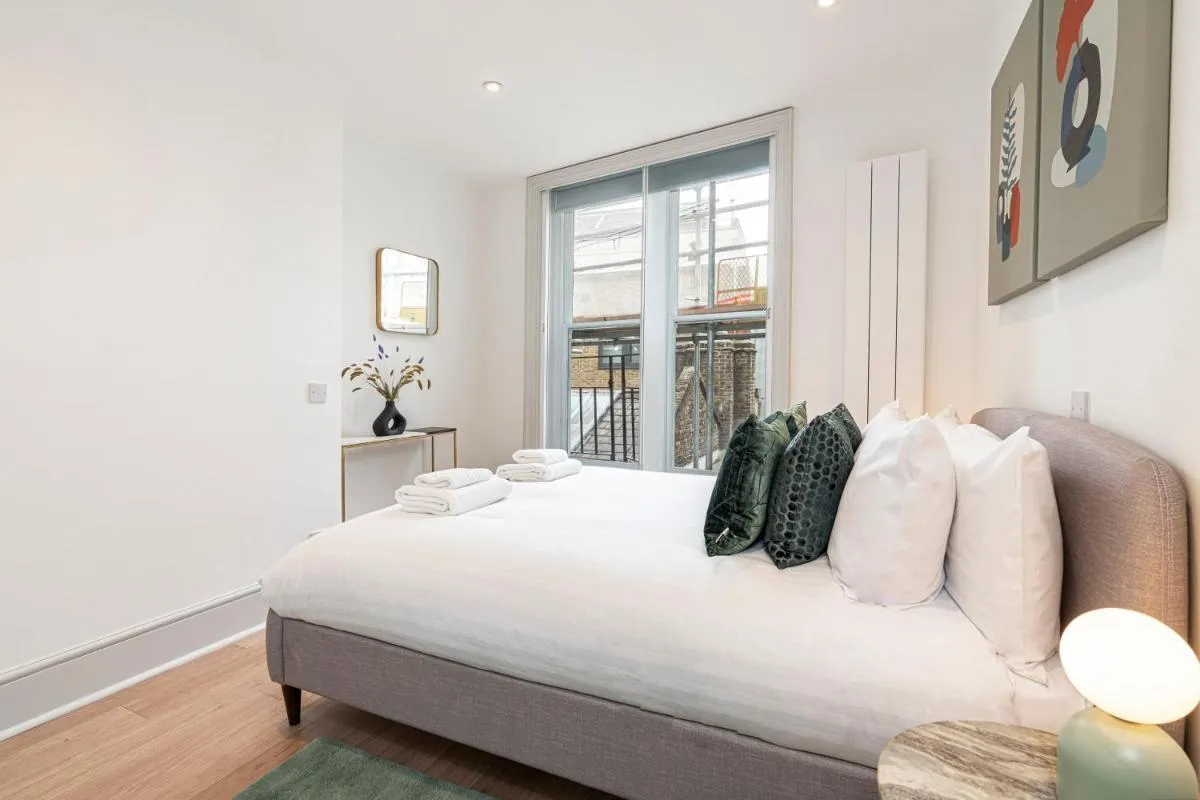 Image 4 of Stylish 1 bed flats in Soho, next to Piccadilly Circus and Trafalgar Square