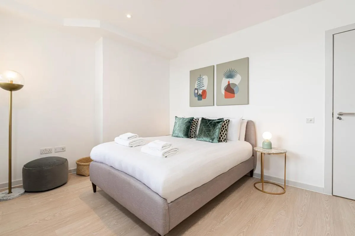 Image 3 of Stylish 1 bed flats in Soho, next to Piccadilly Circus and Trafalgar Square