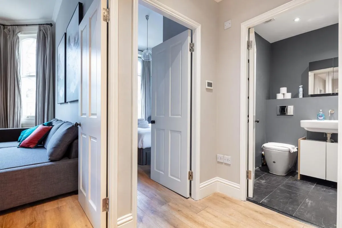 Image 3 of Stylish 1bed in Kensington