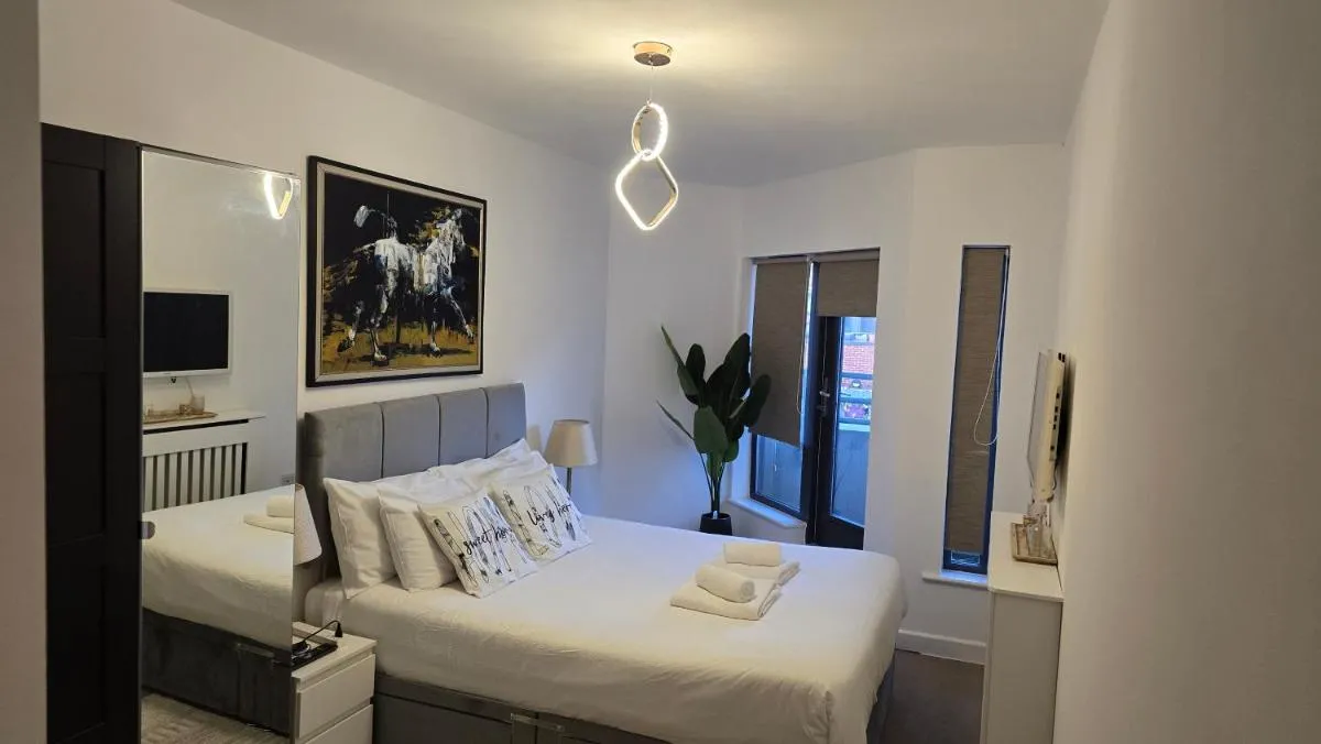 Image 5 of Stylish 2BDR Flat with Private Terrace NW London