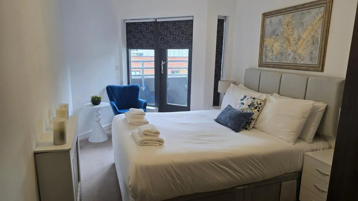 Image 3 of Stylish 2BDR Flat with Private Terrace NW London