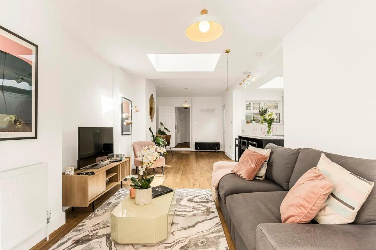 Image 5 of Stylish 2BR Apt in Highbury & Islington with Garden