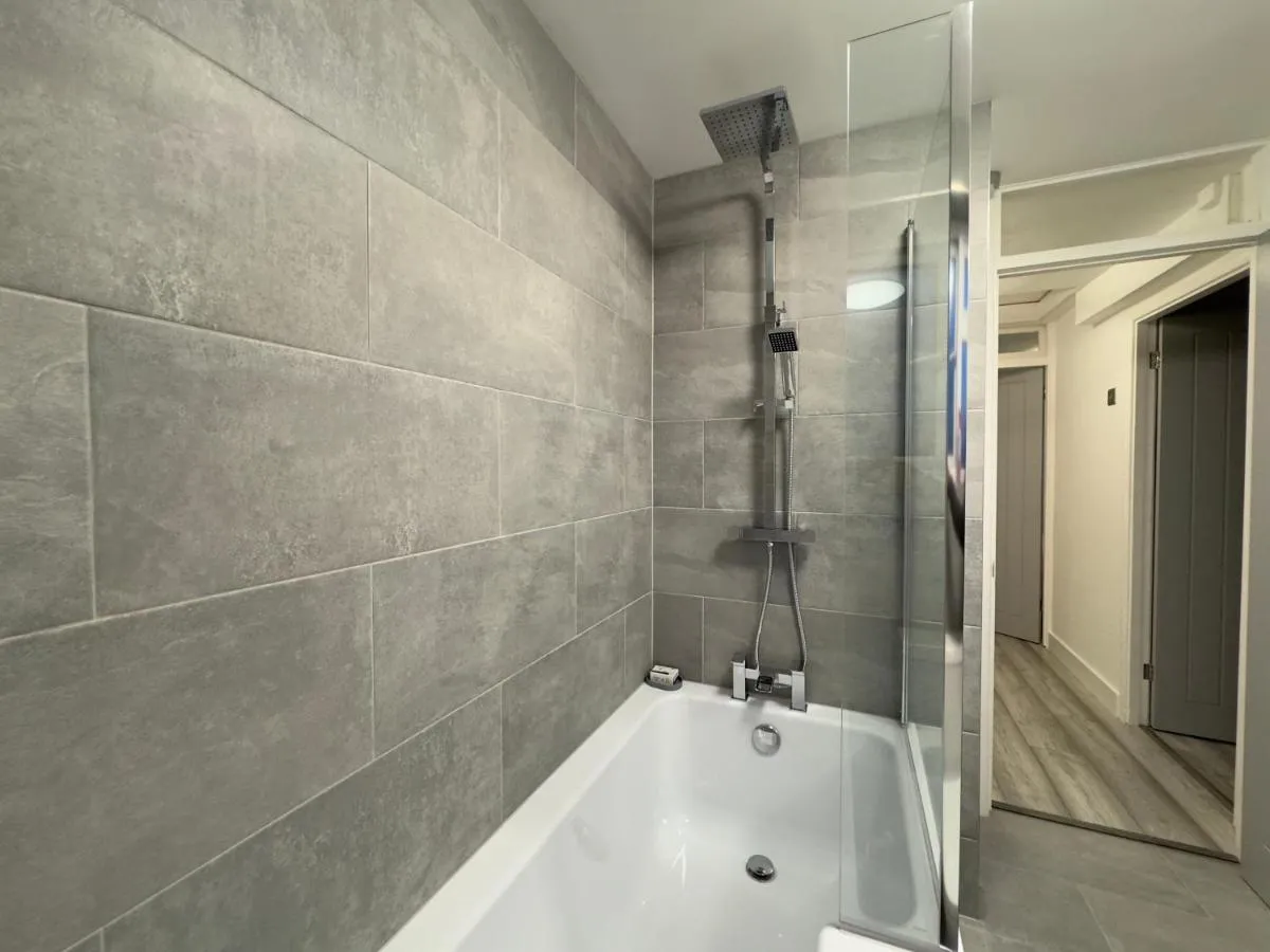 Image 3 of Stylish 2BR, Fast Wifi with balcony