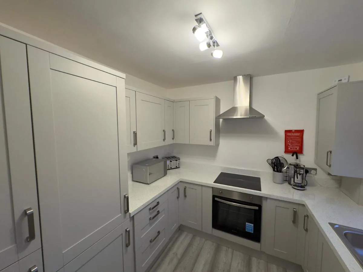 Image 4 of Stylish 2BR, Fast Wifi with balcony