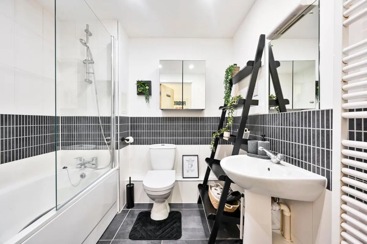 Image 3 of Stylish 2Bed Flat Hackney London