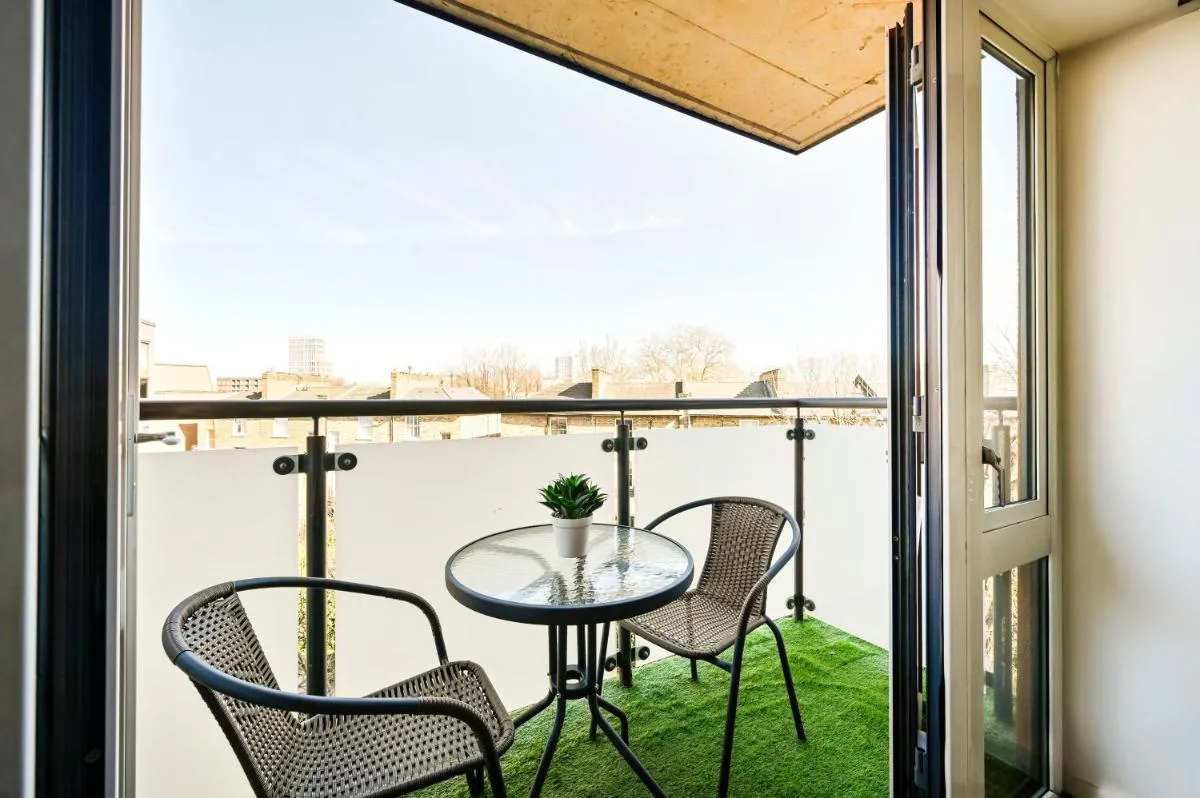 Image 5 of Stylish 2Bed Flat Hackney London