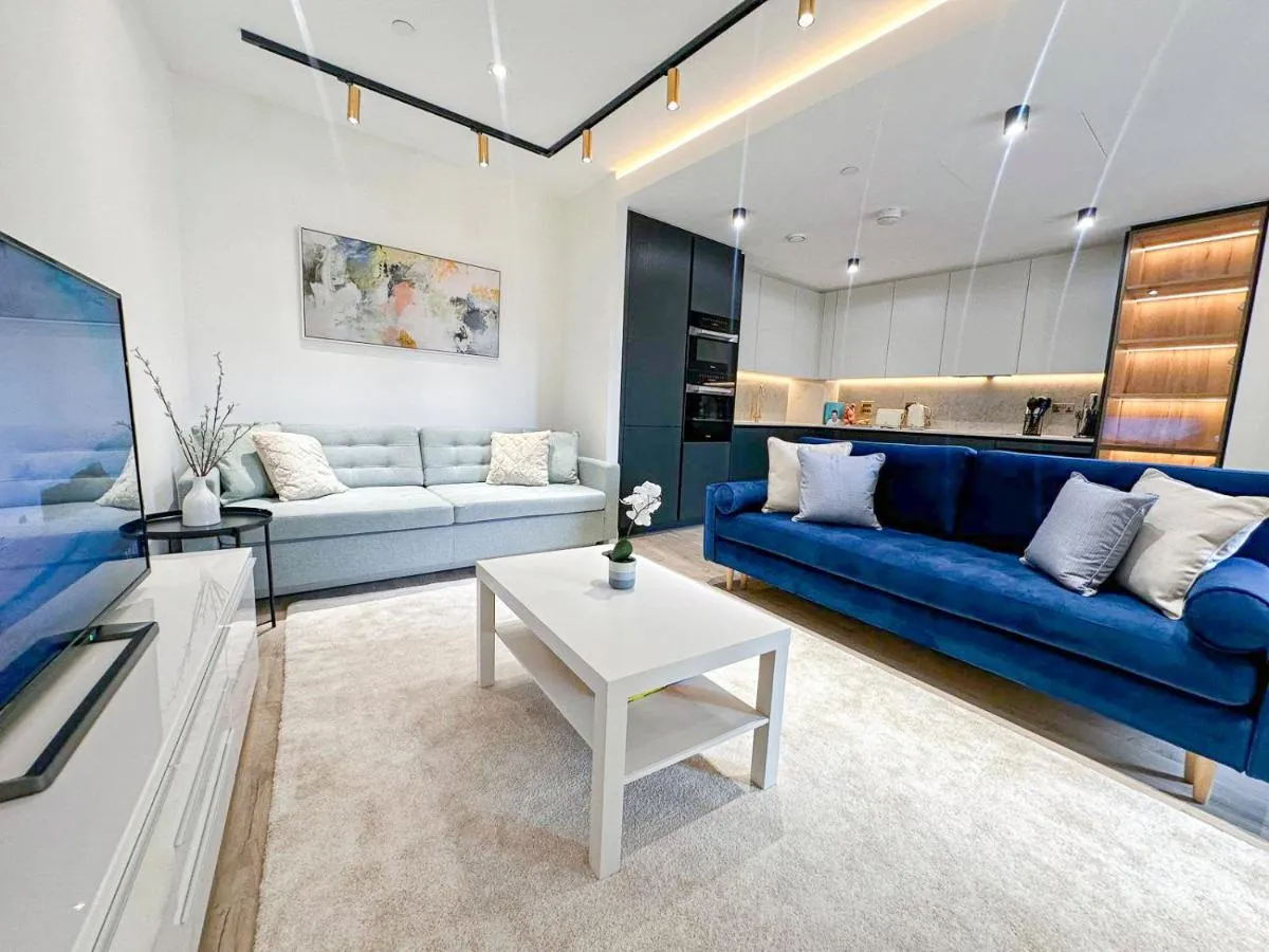 Image 5 of Stylish 2-Bed Flat with Private Balcony & Lift near Farringdon, Clerkenwell, Shoreditch, Hoxton